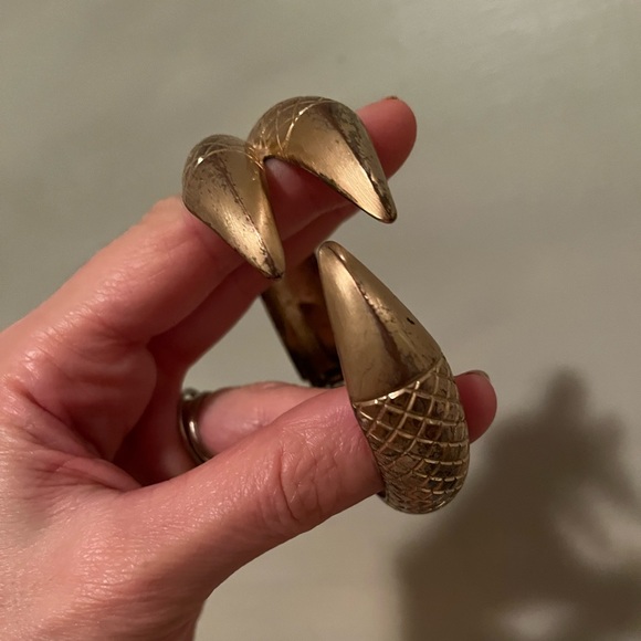 Gold Claw bangle - Picture 8 of 11